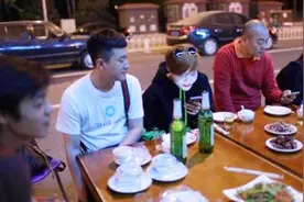 为什么美国人不经常看手机？除了生活状态与国人不同，有这个原因视频封面