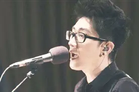 凭《远走高飞》一歌爆红的金志文，如今单靠编曲的收入就让人咋舌