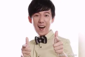 41岁阿牛近照，花百万整好了牙，比林志颖还年轻，女儿已经16视频封面