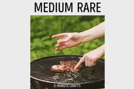 烤牛肉时怎么判断牛肉是几成熟？按一下手指就知道，你学会了吗