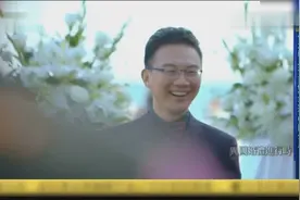 郎永淳妻子吴萍穿婚纱走出来的那一刻，老公的眼睛瞬间亮了，太美