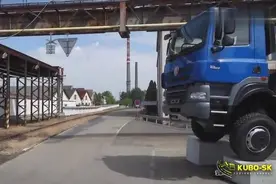 捷克太脱拉卡车中央脊梁式车架，圆管当大梁半轴独立摆动