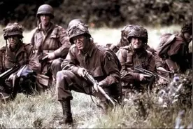 纯净男声独唱的兄弟连主题曲“士兵安魂曲”，向逝去的老兵致敬