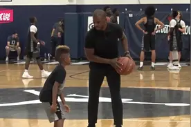 保罗：我十岁就敢单挑科比……儿子：那有啥，我五岁敢单挑保罗