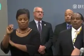 神操作？美国警方发布会“手语翻译”乱比划 曾有前科图片