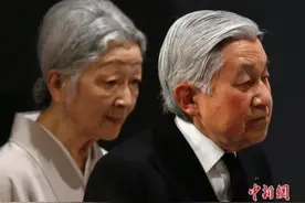日本政府决定明仁天皇退位日 战后天皇制迎变化图片