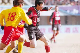 悲哉曲乐恒！他是足坛新星却因残交恶张玉宁，兄弟变仇人图片