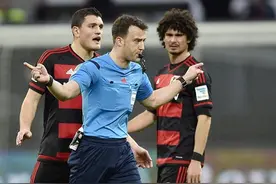 德甲惊现足坛奇闻 裁判被教练逼出场？勒夫都看呆了！图片