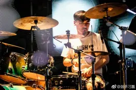 起底疑似何洁现男友刁磊：已婚育有一子 系摇滚圈著名鼓手图片