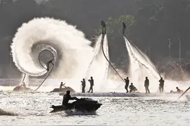 水上飞人炫舞长寿湖图片