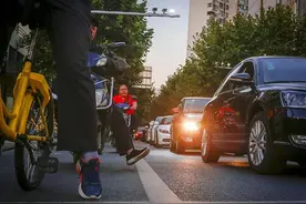 城事|她电瓶车骑得好好的被人撞倒致死图片