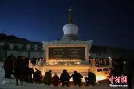 宗喀巴诞生地青海塔尔寺迎来燃灯日图片