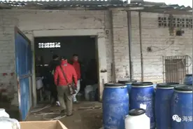 小作坊里暗藏制假窝点 假洗涤用品长期使用可致癌图片