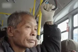 深度｜“鬼步舞”大爷的网红人生，被广场舞改变的东北城市图片