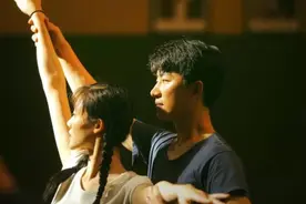 《芳华》：对自己的过去和现在，冯小刚的态度都是暧昧的图片