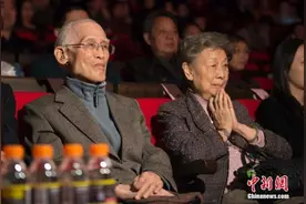 余光中重视中文教育 为4女儿选婿有条件：中文须精通图片