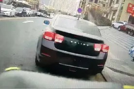 青岛一司机新车有号牌不挂 被罚款200元记12分图片