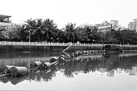 清淤机给海口美舍河“洗胃” 淤泥处理后可做绿化用肥图片