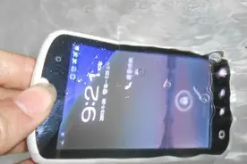 手机掉水里急救方案：手机进水怎么办？大米速干法效果惊人图片