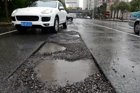 晴天大坑雨天积水 细数温州市区道路“短板”图片