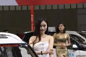 秦淮河畔美女多，南京展上特别多，不信你看!图片