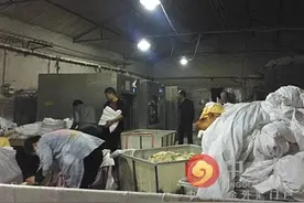 快捷酒店火碱勾兑洗白床单 火碱需要做哪些安全防护图片