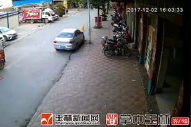 博白一小孩被三轮车撞倒，7岁“红衣男孩”奋力抢救图片