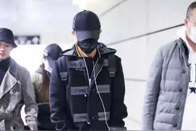 韩庚一身黑装低调现身机场 寒冬露脚踝玩时尚图片