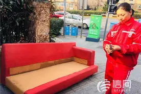 市南区环卫工作上了网 大型垃圾精准定位快速清理图片