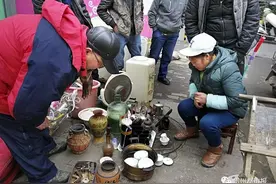 20余人的收荒队伍 撑起一个废旧物品集市20年图片