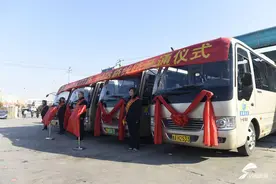 济南K177、K178公交线路正式开通 记者体验首班车图片