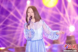 杨钰莹、周蕙同台《不凡的改变》 挑战“嘻哈摇滚”图片
