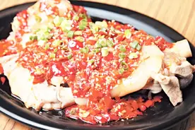 中餐厅火爆秘诀！日翻台11轮？看星级大厨做地道江湖菜！视频封面