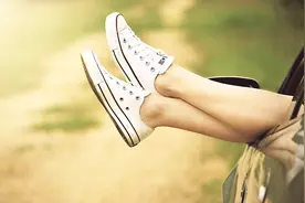 脚上长了鸡眼怎么办？视频封面