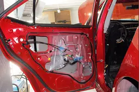 大力关车门对车子的伤害有多大？这个视频告诉你真相，里面学问多视频封面