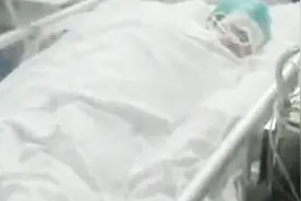 凌晨初中女生遭赤脚体罚，突然昏迷住进ICU，记者采访却被锁学校视频封面