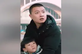 都说二婚对孩子不好，这个继父就不错，小男孩一声爸爸感动多少人视频封面