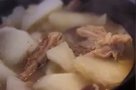 冬天用萝卜炖牛杂，吃了身体热乎乎视频封面