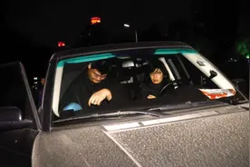 姚明开车：只有钻不进，从未小碰擦图片