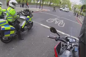 伦敦重机炸街党 胡斯瓦纳Husqvarna Nuda 900R_超清