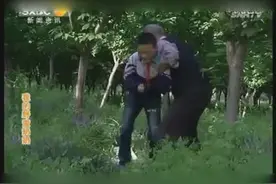 百家碎戏：孙子考试五十多分跟爷爷顶嘴 爷爷生气鞋底子打孙子 2视频封面