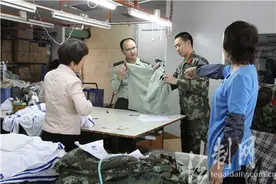 图解边防部队新式臂章拆改工作图片
