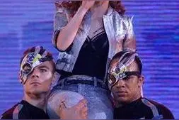 邓紫棋晒腹肌照 p的太明显 左胳膊比右胳膊瘦2圈图片