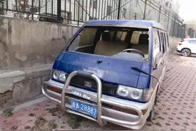 晚报微友抓拍西宁街头僵尸车图片