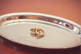 相亲对象邀我共进晚餐我窃喜，谁知进了饭店我却遭遇最尴尬一幕图片