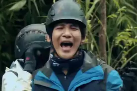 贝爷生吃虫子吓哭韩雪，众星呕吐不止图片