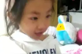 小美女 石头剪刀布 输哭了图片