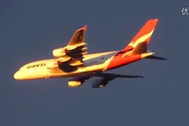 万米高空波音747与空客380竞速图片