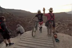 极限单车坠山赛，宝宝吓尿了视频封面