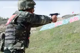 武警特战队员真牛，手枪射击举枪击发八秒八发八中，动作真麻溜！视频封面